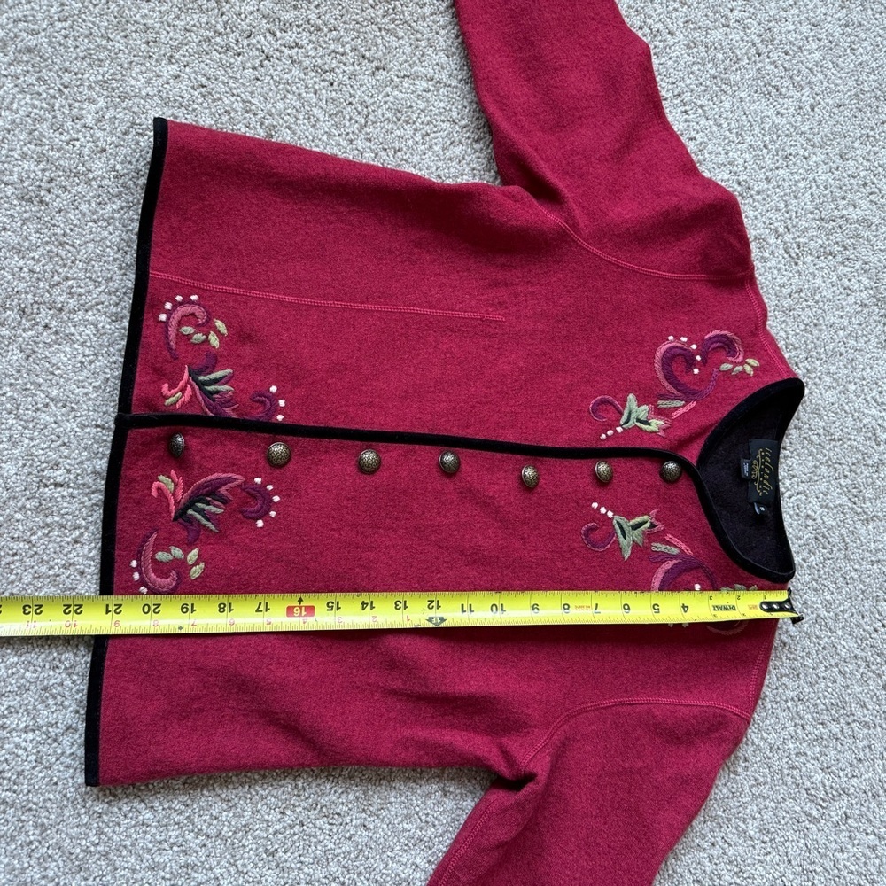 Icelandic Design Red Embroidered Cardigan Wool Sweater - Picture 11 of 11